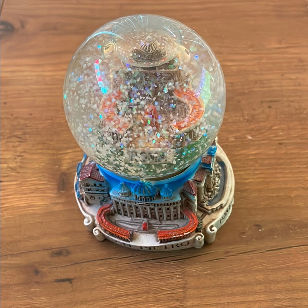 Roma decorative souvenir confetti globe